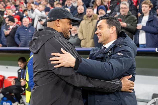 Cheftrainer Vincent Kompany (FC Bayern Muenchen) begruesst Chefcoach Raffaele Palladino (Atalanta Bergamo), FC Bayern Muenchen vs. Atalanta Bergamo, Fussball, UEFA Champions League, Achtelfinale Rueckspiel, 18.03.2026 DFB regulations prohibit any use of photographs as image sequences and or quasi-video Muenchen Bayern Deutschland