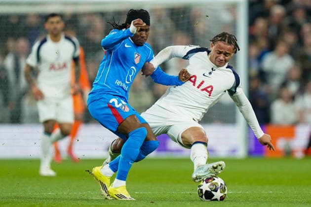 Tottenham Hotspur v AtlÃ tico Madrid, UEFA Champions League Ademola Lookman of AtlÃ tico Madrid and Xavi Simons of Tottenham Hotspur battling for the ball during the Tottenham Hotspur v AtlÃ tico Madrid UEFA Champions League, Round of 16, 2nd Leg match at the Tottenham Hotspur Stadium, London, England on 18 March 2026 Credit: Dylan Hepworth Every Second Media Editorial use only. All images are copyright Every Second Media Limited. No images may be reproduced without prior permission. Copyright: xIMAGO EveryxSecondxMediax ESM-1865-0034 DylanxHepworthx xEveryxSecondxMediax