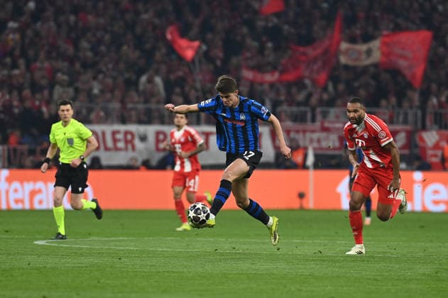 Charles De Ketelaere (Atalanta Bc) in action during FC Bayern Munchen vs Atalanta BC, UEFA Champions League football match in Munchen, Germany, March 18 2026  Copyright: xGianlucaxRicci IPAxSportx xipa-agency.netx xx IPA_73094462 IPA_Agency_IPA73094462