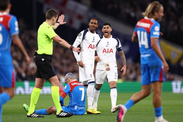 Tottenham Hotspur v Atletico De Madrid 18 March 2026, London - UEFA Champions League - Round Of 16 - Second Leg - Tottenham Hotspur v Atletico De Madrid - Djed Spence of Tottenham Hotspur argues with referee Daniel Siebert as he stops play - Photo: Jacques Feeney Offside. London UK Copyright: xJacquesxFeeneyx xOffsidexOffside