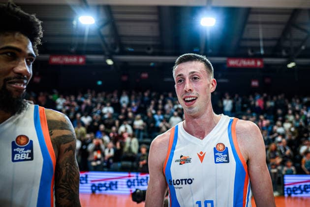 easycredit BBL Basketball Bundesliga 2025 2026 21. Spieltag Nachholspiel 18.03.2026 Science City Jena vs EWE Baskets Oldenburg rechts Matchwinner Joe Wieskamp (Jena), Freude Sparkassen Arena