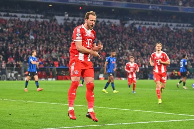 Torjubel Harry KANE (Bayern Muenchen) nach Tor zum 1-0 per Elfmeter,Strafstoss. Aktion,Jubel,Freude,Begeisterung, Fussball Champions League,Saison 2025 26, Achtelfinale FC Bayern Muenchen - Atalanta Bergamo am 18.03.2026 A L L I A N Z A R E N A.