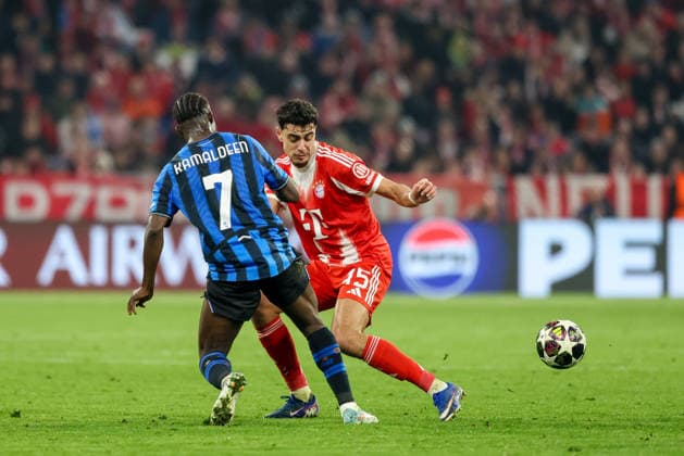 Aleksandar Pavlovic (FC Bayern Muenchen, 45) mit Kamaldeen Sulemana (Atalanta Bergamo, 07), GER, FC Bayern Muenchen vs. Atalanta Bergamo, Fussball, UEFA Champions League, Achtelfinale, Rueckspiel, Saison 2025 2026, 18.03.2026, GER, FC Bayern Muenchen vs. Atalanta Bergamo, Fussball, UEFA Champions League, Achtelfinale, Rueckspiel, Saison 2025 2026, 18.03.2026 Muenchen Copyright: xEibner-Pressefoto JennixMaulx EP_JML