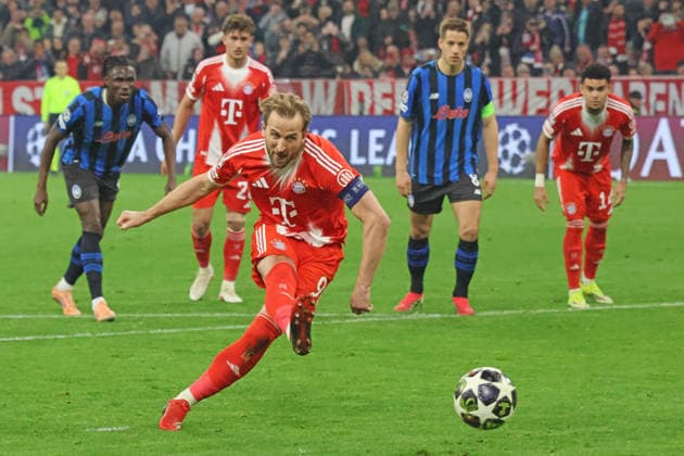 9 Harry Kane (FCB) erzielt per Elfmeter das Tor zum 1-0 Fussball FC Bayern München - Atalanta Bergamo B.C. UEFA Champions League 18.03.2026 Allianz Arena FOTO: Mladen Lackovic LakoPress