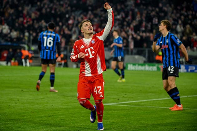 18.03.2026, xemx, Fussball UEFA Champions League, FC Bayern Muenchen - Atalanta Bergamo v.l. Lennart Karl (FC Bayern Muenchen) Jubel, Torjubel, celebrate the goal, jubelt ueber das Tor zum 3:0 (DFL DFB REGULATIONS PROHIBIT ANY USE OF PHOTOGRAPHS as IMAGE SEQUENCES and or QUASI-VIDEO) Muenchen