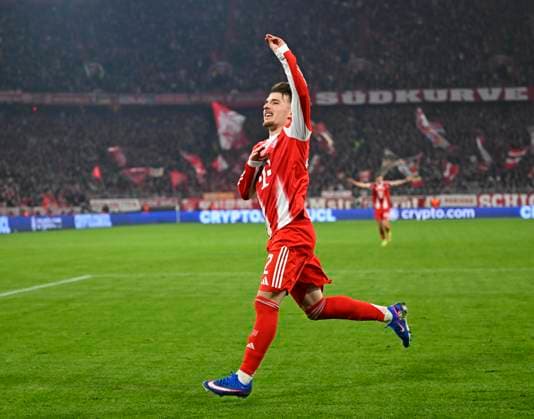 18.03.2026, Fussball UEFA Championsleague 2025 2026: Achtelfinale Rückspiel, FC Bayern München - Atalanta Bergamo, in der Allianz-Arena München, Lennart Karl (FC Bayern München) jubelt.