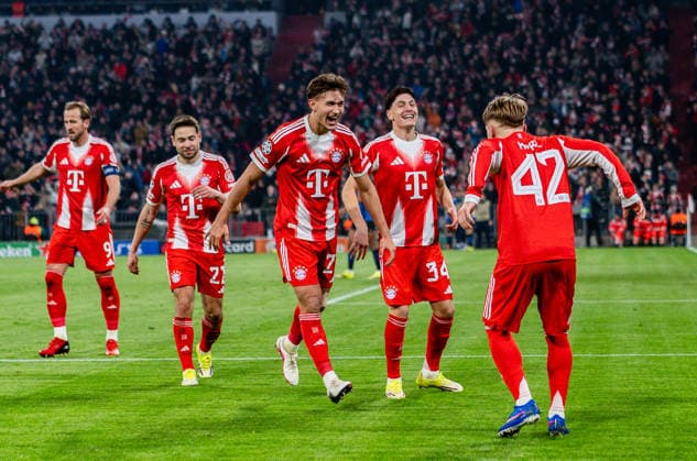 18.03.2026, FC Bayern München vs. Atalanta Bergamo, UEFA Champions League, Achtelfinale-Rückspiel Tor zum 3:0 durch Lennart Karl (FC Bayern Muenchen, 42) im Jubel mit Tom Bischof (FC Bayern Muenchen, 20) Regulations prohibit any use of photographs as image sequences and or quasi video Copyright: xBahhoxKarax