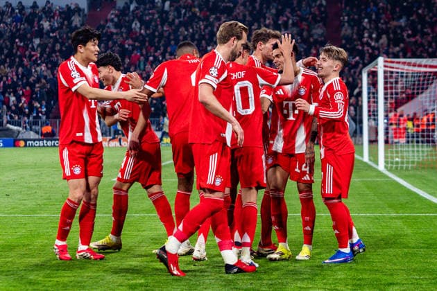 18.03.2026, FC Bayern München vs. Atalanta Bergamo, UEFA Champions League, Achtelfinale-Rückspiel Tor zum 3:0 durch Lennart Karl (FC Bayern Muenchen, 42) im Jubel mit Tom Bischof (FC Bayern Muenchen, 20) Regulations prohibit any use of photographs as image sequences and or quasi video Copyright: xBahhoxKarax