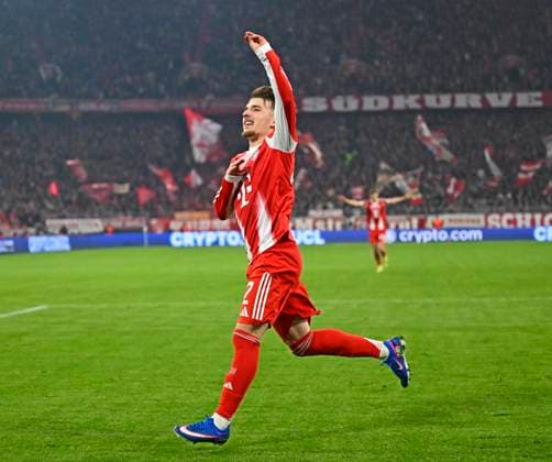 18.03.2026, Fussball UEFA Championsleague 2025 2026: Achtelfinale Rückspiel, FC Bayern München - Atalanta Bergamo, in der Allianz-Arena München, Lennart Karl (FC Bayern München) jubelt.