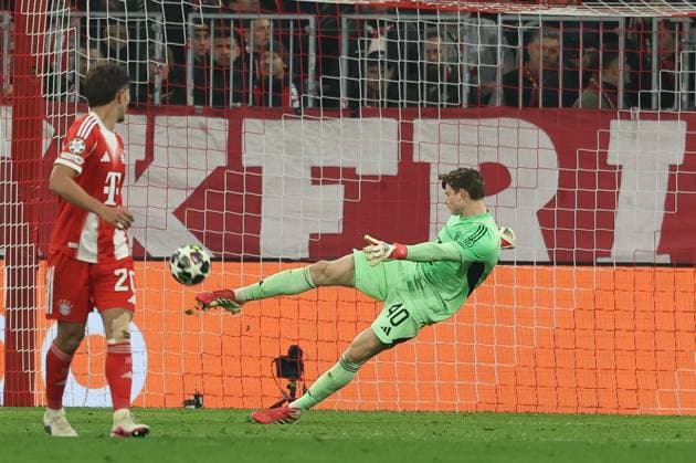 Jonas Urbig 40 (FC Bayern Muenchen), FC Bayern Muenchen vs. Atalanta Bergamo, Fussball, UEFA, Champions League, Achtelfinale, Rueckspiel, 18.03.2026 Muenchen Bayern Deutschland