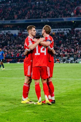18.03.2026, FC Bayern München vs. Atalanta Bergamo, UEFA Champions League, Achtelfinale-Rückspiel Tor zum 4:0 durch Luis Diaz (FC Bayern München, 14) Josip Stanisic (FC Bayern Muenchen, 44) Harry Kane (FC Bayern Muenchen, 9) Regulations prohibit any use of photographs as image sequences and or quasi video Copyright: xBahhoxKarax