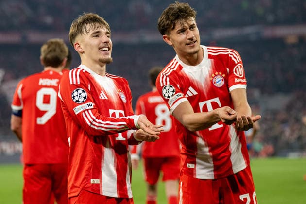Torjubel Karl Lennart 42 (FC Bayern Muenchen) und Tom Bischof 20 (FC Bayern Muenchen) mit Symbolik, FC Bayern Muenchen vs. Atalanta Bergamo, Fussball, UEFA Champions League, Achtelfinale Rueckspiel, 18.03.2026 DFB regulations prohibit any use of photographs as image sequences and or quasi-video Muenchen Bayern Deutschland