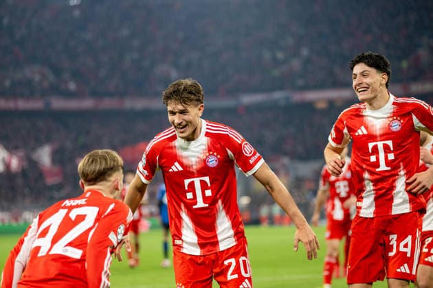 Torjubel Karl Lennart 42 (FC Bayern Muenchen), Tom Bischof 20 (FC Bayern Muenchen), FC Bayern Muenchen vs. Atalanta Bergamo, Fussball, UEFA Champions League, Achtelfinale Rueckspiel, 18.03.2026 DFB regulations prohibit any use of photographs as image sequences and or quasi-video Muenchen Bayern Deutschland