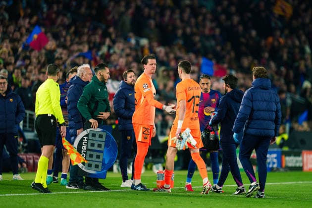 Spain-Football-Champions League FC Barcelona, Barca v Newcastle United FC in Barcelona, Spain. Barcelona, Spain, 18, March, 2026. FC Barcelona player (25) Wojciech Szczesny substitute (13) Joan Garcia, goalkeeper of FC Barcelona during Champions League match between FC Barcelona and Newcastle United FC in Spotify Camp Nou Stadium, Barcelona, Spain, on March 18, 2026. Barcelona Spotify Camp Nou Stadium Barcelona Spain