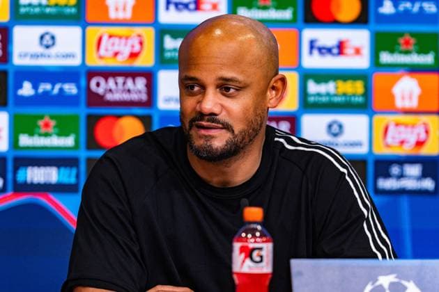 18.03.2026, FC Bayern München vs. Atalanta Bergamo, UEFA Champions League, Achtelfinale-Rückspiel Vincent Kompany (FC Bayern Muenchen,Trainer) auf der Pressekonferenz nach dem Spiel Regulations prohibit any use of photographs as image sequences and or quasi video Copyright: xBahhoxKarax