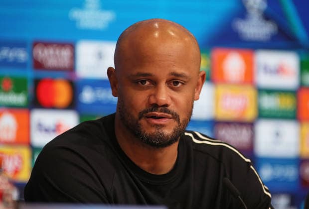Fussball, Herren, Champions League, Saison 2025 2026, FC Bayern München - Atalanta Bergamo, Achtelfinale Rückspiel, Allianz Arena Vincent Kompany, Trainer (FC Bayern München) bei der Pressekonferenz nach dem Spiel, Kopf, Portrait