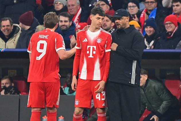 Einwechslung Filip PAVIC (Bayern Muenchen), mit Trainer Vincent KOMPANY (Bayern Muenchen), Auswechslung Harry KANE (Bayern Muenchen). Fussball Champions League,Saison 2025 26, Achtelfinale FC Bayern Muenchen - Atalanta Bergamo 4-1 am 18.03.2026 A L L I A N Z A R E N A. *** Substitution Filip PAVIC Bayern Muenchen , with coach Vincent KOMPANY Bayern Muenchen , Substitution Harry KANE Bayern Muenchen Football Champions League,Season 2025 26, Round of 16 FC Bayern Muenchen Atalanta Bergamo 4 1 on 18 03 2026 A L L I A N Z A R E N A