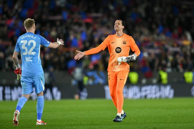 FC Barcelona, Barca v NEWCASTLE UNITED SPOTIFY CAMP NOU. BARCELONA. March 18, 2026 FC BARCELONA vs NEWCASTLE UNITED March 18, 2026 Wojciech Szczesny (25) goalkeeper of FC Barcelona and Aaron Ramsdale (32) goalkeeper of Newcastle United at the end of the soccer match corresponding to the round of 16 match of the UEFA Champions League between FC Barcelona and Newcastle United at Spotify Camp Nou in Barcelona, Spain. Barcelona ESP Copyright: xS.xRosx