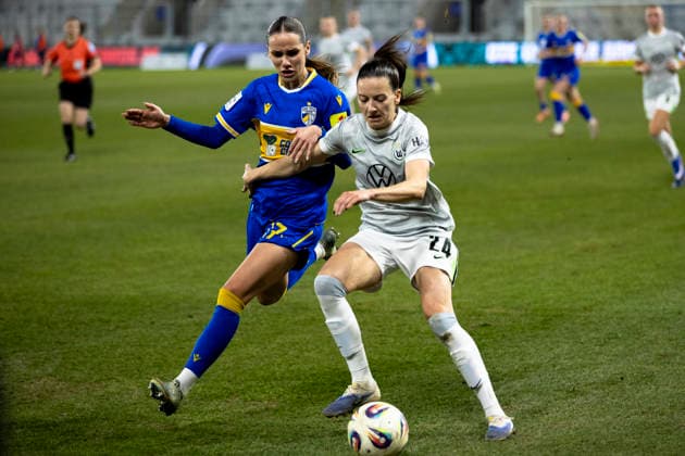 Google Pixel Frauen-Bundesliga: FC Carl Zeiss Jena vs. VfL Wolfsburg; Jena; 18.03.2026 Rieke Tietz ( 17; FC Carl Zeiss Jena) gegen Joelle Wedemeyer ( 24; VfL Wolfsburg) Google Pixel Frauen-Bundesliga: FC Carl Zeiss Jena vs. VfL Wolfsburg; ad hoc arena im Ernst-Abbe-Sportfeld; 18.03.2026 DFB REGULATIONS PROHIBIT ANY USE OF PHOTOGRAPHS AS IMAGE SEQUENCES AND OR QUASI-VIDEO. Copyright: xBEAUTIFULxSPORTS Duehringx