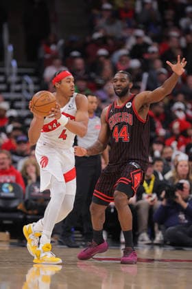 CHICAGO, IL - MARCH 18: Patrick Williams 44 of the Chicago Bulls guards Scottie Barnes 4 of the Toronto Raptors during the first half on March 18, 2026 at the United Center in Chicago, Illinois. (Photo by Melissa Tamez Icon Sportswire) NBA, Basketball Herren, USA MAR 18 Toronto Raptors at Chicago Bulls EDITORIAL USE ONLY Icon260318016