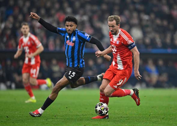 Zweikampf, Aktion Harry Kane FC Bayern Muenchen FCB (09) gegen Ederson Atalanta BC Bergamo (13) FC Bayern Muenchen FCB vs Atalanta Bergamo CL Champions League Achtelfinale Rueckspiel 18.03.2026 DFL REGULATIONS PROHIBIT ANY USE OF PHOTOGRAPHS AS IMAGE SEQUENCES AND OR QUASI-VIDEO FC Bayern Muenchen FCB vs Atalanta Bergamo