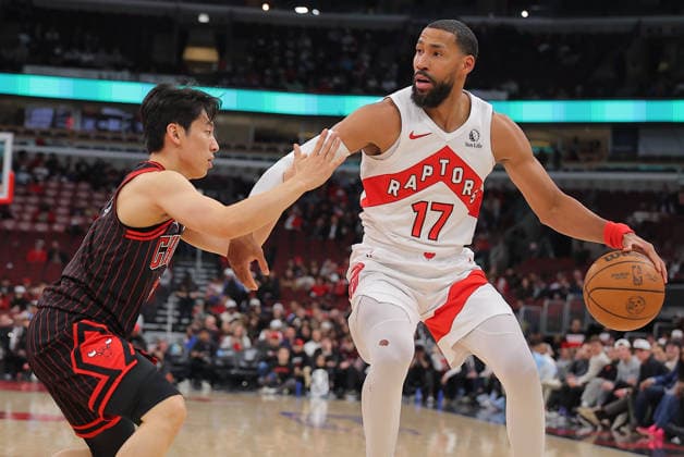 CHICAGO, IL - MARCH 18: Yuki Kawamura 8 of the Chicago Bulls posts up against Garrett Temple 17 of the Toronto Raptors during the second half on March 18, 2026 at the United Center in Chicago, Illinois. (Photo by Melissa Tamez Icon Sportswire) NBA, Basketball Herren, USA MAR 18 Toronto Raptors at Chicago Bulls EDITORIAL USE ONLY Icon260318024