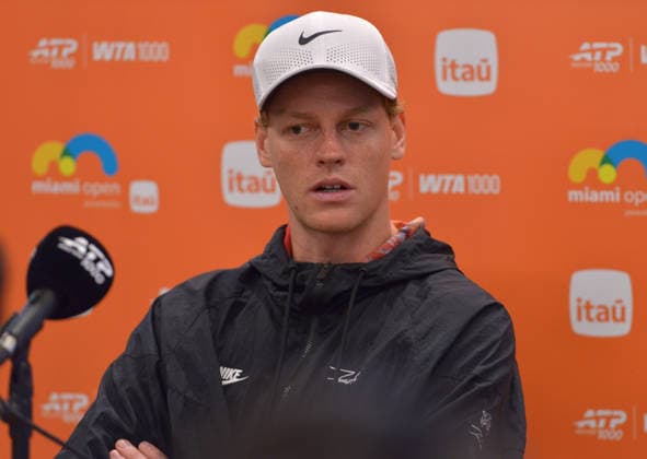 MIAMI GARDENS, FLORIDA - MARCH 18: Jannik Sinner (Italy) answer questions from the media at the 2026 Miami Open Day4 presented by Itau at Hard Rock Stadium on March 18, 2026 in Miami Gardens, Florida. Copyright: xmpi10x