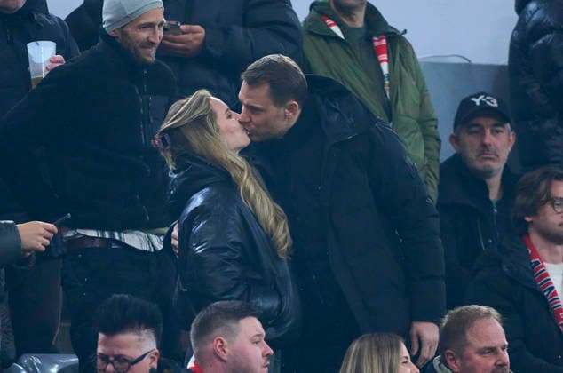 Manuel Neuer, goalkeeper of FC Bayern München kisses his wife Anika in the of football UEFA Champions League 2025 26 round of 16 Second Leg match FC Bayern München - Atalanta BC in Allianz Arena Munich on March 18, 2026 , FCB,