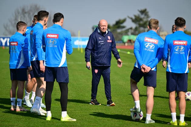 A first part of the Czech national football team has started its preparation for the World Cup play-offs in Prague, Czech Republic, on March 19, 2026. In the middle is seen head coach Miroslav Koubek during a training session. (CTKxPhoto RomanxVondrous) CTKPhotoP2026031904156  CTKPhotoP2026031904156