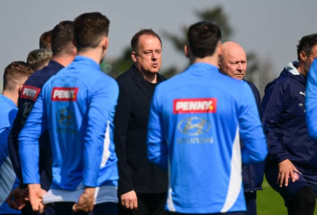 A first part of the Czech national football team has started its preparation for the World Cup play-offs in Prague, Czech Republic, on March 19, 2026. From left: president of the Football Association of the Czech Republic (FACR) David Trunda and head coach Miroslav Koubek during a training session. (CTKxPhoto RomanxVondrous) CTKPhotoP2026031904335  CTKPhotoP2026031904335
