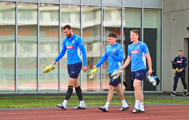 A first part of the Czech national football team has started its preparation for the World Cup play-offs in Prague, Czech Republic, on March 19, 2026. From left: Tomas Chory, Denis Visinsky and Lukas Cerv at a training session. (CTKxPhoto RomanxVondrous) CTKPhotoP2026031904417  CTKPhotoP2026031904417
