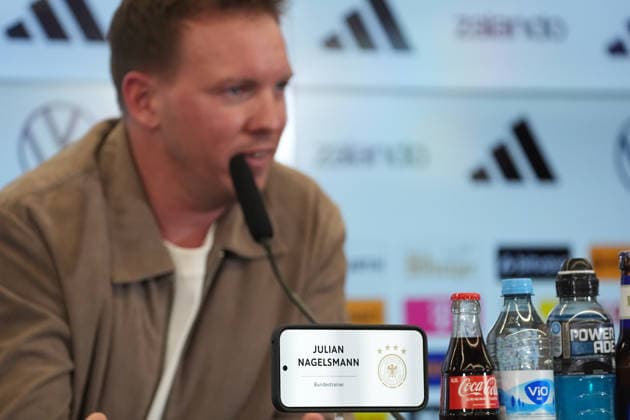 Digitale Anzeige auf dem Handy vor Bundestrainer Julian Nagelsmann (Deutschland Germany) bei der Nominierungspressekonferenz im DFB Campus - Frankfurt 19.03.2026: Nominierungs-Pressekonferenz Deutsche Nationalmannschaft, DFB Campus