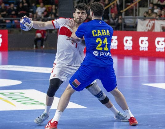 Turkiye v Romania - 2027 World Men s Handball Championship BOLU, TURKIYE - MARCH 19: Doruk Pehlivan (L) of Turkiye in action against Caba (21) of Romania during the second round of the 2027 Men s World Handball Championship European Qualifiers between Turkiye and Romania at Bolu Karacayir Indoor Sports Hall in Bolu, Turkiye on March 19, 2026. Zafer Goder Anadolu Bolu Turkey. Editorial use only. Please get in touch for any other usage.  Copyright: x2026xAnadoluxZaferxGoderx