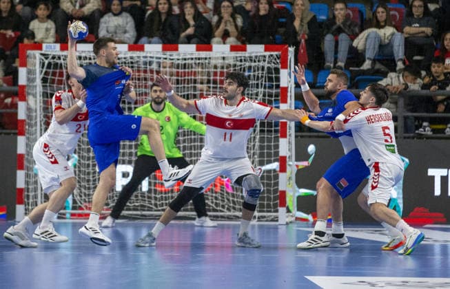 Turkiye v Romania - 2027 World Men s Handball Championship BOLU, TURKIYE - MARCH 19: Doruk Pehlivan (C), Sadik Emre Herseklioglu (R) and Ediz Aktas (L) of Turkiye in action during the second round of the 2027 Men s World Handball Championship European Qualifiers between Turkiye and Romania at Bolu Karacayir Indoor Sports Hall in Bolu, Turkiye on March 19, 2026. Zafer Goder Anadolu Bolu Turkey. Editorial use only. Please get in touch for any other usage.  Copyright: x2026xAnadoluxZaferxGoderx
