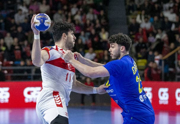 Turkiye v Romania - 2027 World Men s Handball Championship BOLU, TURKIYE - MARCH 19: Doruk Pehlivan (L) of Turkiye in action during the second round of the 2027 Men s World Handball Championship European Qualifiers between Turkiye and Romania at Bolu Karacayir Indoor Sports Hall in Bolu, Turkiye on March 19, 2026. Zafer Goder Anadolu Bolu Turkey. Editorial use only. Please get in touch for any other usage.  Copyright: x2026xAnadoluxZaferxGoderx