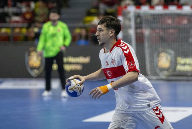 Turkiye v Romania - 2027 World Men s Handball Championship BOLU, TURKIYE - MARCH 19: Sadik Emre Herseklioglu (5) of Turkiye in action during the second round of the 2027 Men s World Handball Championship European Qualifiers between Turkiye and Romania at Bolu Karacayir Indoor Sports Hall in Bolu, Turkiye on March 19, 2026. Zafer Goder Anadolu Bolu Turkey. Editorial use only. Please get in touch for any other usage.  Copyright: x2026xAnadoluxZaferxGoderx
