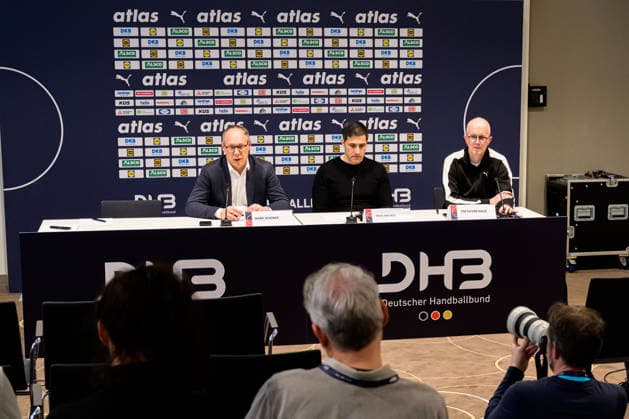 Dortmund: Handball Länderspiel - Deutschland - Ägypten v.li. Vorstandsvorsitzender DHB Mark Schober, DHB Vorstand Ingo Meckes, DHB-Kommunikation Tim Oliver Kalle Dortmund Westfalenhalle Nordrhein-Westfalen Deutschland