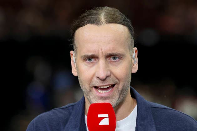 Experte Silvio Heinevetter (ThSV Eisenach) haelt ein Mikrophon des Fernsehsenders Pro7 in der Hand, Handball International Friendly, Länderspiel, Nationalmannschaft Germany v Egypt, Westfalenhalle am 19. March 2026 in Dortmund, Deutschland. (Foto von Marco Steinbrenner DeFodi Images) Experte Silvio Heinevetter (ThSV Eisenach) is holding a microphone from the Pro7 television channel, Handball International Friendly, Germany v Egypt, Westfalenhalle, March 19, 2026 in Dortmund, Germany. (Photo by Marco Steinbrenner DeFodi Images) -