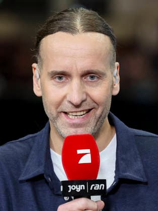 Experte Silvio Heinevetter (ThSV Eisenach) haelt ein Mikrophon des Fernsehsenders Pro7 in der Hand, Handball International Friendly, Länderspiel, Nationalmannschaft Germany v Egypt, Westfalenhalle am 19. March 2026 in Dortmund, Deutschland. (Foto von Marco Steinbrenner DeFodi Images) Experte Silvio Heinevetter (ThSV Eisenach) is holding a microphone from the Pro7 television channel, Handball International Friendly, Germany v Egypt, Westfalenhalle, March 19, 2026 in Dortmund, Germany. (Photo by Marco Steinbrenner DeFodi Images) -