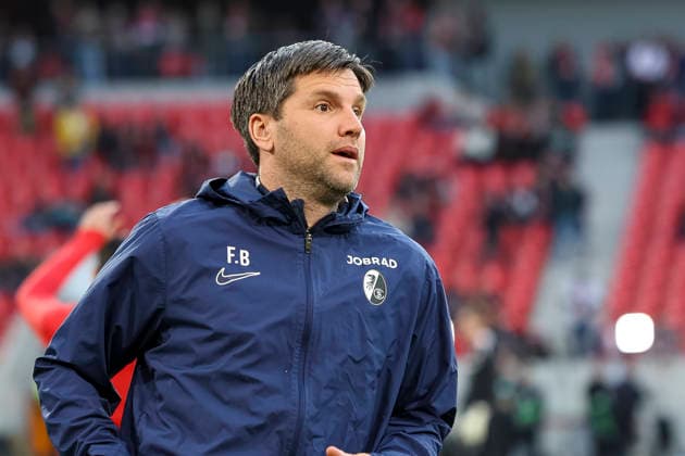 Florian Bruns (SC Freiburg, Co-Trainer) vor Spielbeginn , Deutschland, Fussball, UEFA Europa League, Achtelfinale, 2025 2026, SC Freiburg vs. KRC Genk, 19.03.2026, Freiburg im Breisgau Europa-Park Stadion Deutschland Copyright: xGrantxHubbsx