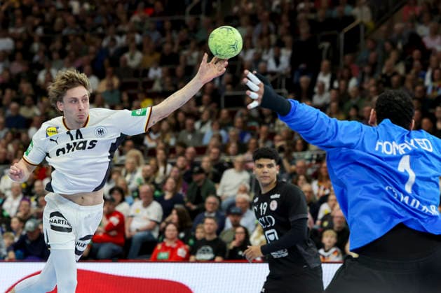 Mathis Haeseler (Germany) und Torhueter Abdelrahman Homaied (Egypt) kaempfen um den Ball, Handball International Friendly, Länderspiel, Nationalmannschaft Germany v Egypt, Westfalenhalle am 19. March 2026 in Dortmund, Deutschland. (Foto von Marco Steinbrenner DeFodi Images) Mathis Haeseler (Germany) und Torhueter Abdelrahman Homaied (Egypt) battle for the ball, Handball International Friendly, Germany v Egypt, Westfalenhalle, March 19, 2026 in Dortmund, Germany. (Photo by Marco Steinbrenner DeFodi Images) -