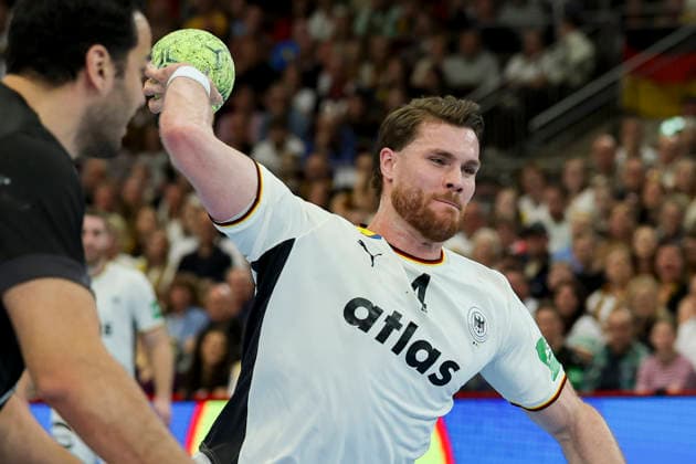 Johannes Golla (Germany) kontrolliert den Ball, Handball International Friendly, Länderspiel, Nationalmannschaft Germany v Egypt, Westfalenhalle am 19. March 2026 in Dortmund, Deutschland. (Foto von Marco Steinbrenner DeFodi Images) Johannes Golla (Germany) controls the ball, Handball International Friendly, Germany v Egypt, Westfalenhalle, March 19, 2026 in Dortmund, Germany. (Photo by Marco Steinbrenner DeFodi Images) -