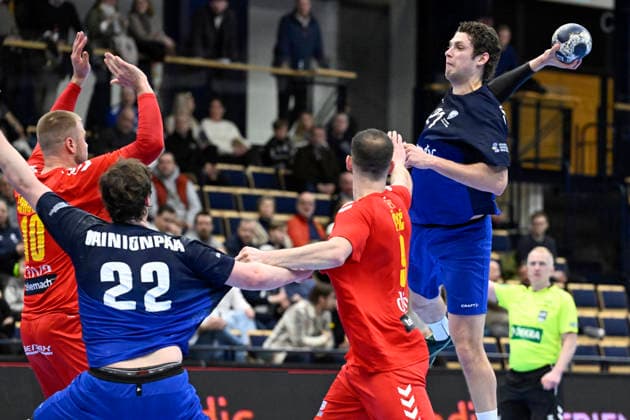 LKS 20260319 Max Granlund (R) of Finland scores during Men s Handball World Championship, WM, Weltmeisterschaft Qualification Second Stage match Finland vs Montenegro in Vantaa, Finland on March 19, 2026. - HEIKKI SAUKKOMAA Vantaa Finland cX24Yw3QmGU  Copyright: xHeikkixSaukkomaax cX24Yw3QmGU