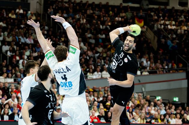 Dortmund 19.03.2026, Handball, Herren, Länderspiel, Deutschland Ägypten Ahmed Hesham (Ägypten, 15) beim Wurf aus dem Rückraum Johannes Golla (Deutschland, 4) Dortmund Westfalenhalle NRW Germany