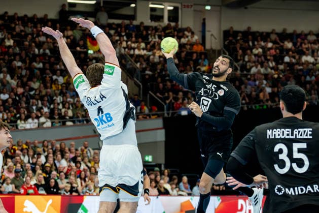 Dortmund 19.03.2026, Handball, Herren, Länderspiel, Deutschland Ägypten Seif Elderaa (Ägypten, 45) beim Wurf aus dem Rückraum gegen Johannes Golla (Deutschland, 4) Dortmund Westfalenhalle NRW Germany