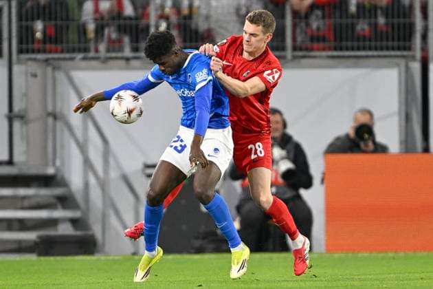 Freiburg v KRC Genk - UEFA Europa League FREIBURG, GERMANY - MARCH 19 : Bibout Aaron forward of KRC Genk and Matthias Ginter defender of Freiburg during the UEFA Europa League 2025 26 round of 16 match second leg between Freiburg and KRC Genk on March 19, 2026 in Freiburg, Germany, 19 03 2026 Freiburg Germany  Copyright: xDhax
