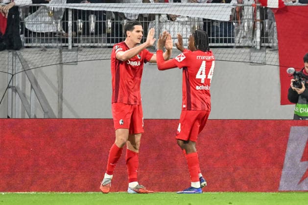 Jubel zum Tor zum 2:0 durch Igor Matanovic (SC Freiburg, 31) mit Johan Manzambi (SC Freiburg, 44) GER, SC Freiburg - KRC Genk, Fussball, Europa League, Achtelfinale, Saison 2025 2026, 19.03.2026 GER, SC Freiburg - KRC Genk, Fussball, Europa League, Achtelfinale, Saison 2025 2026, 19.03.2026 Freiburg Copyright: xEibner-Pressefoto ThomasxHessx EP_THS