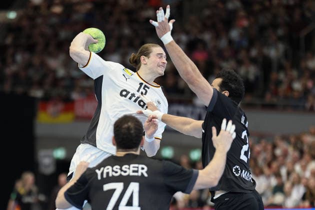 Deutschland - Ägypten, Handball-Testspiel Juri Knorr (Deutschland, 15) gegen Yasser Seif (Ägypten, 74) und Ibrahim Elmasry (Ägypten, 24). Handball-Länderspiel der Männer zwischen Deutschland und Ägypten in der Westfalenhalle in Dortmund am 19. März 2026, Dortmund Nordrhein-Westfalen Deutschland Westfalenhalle