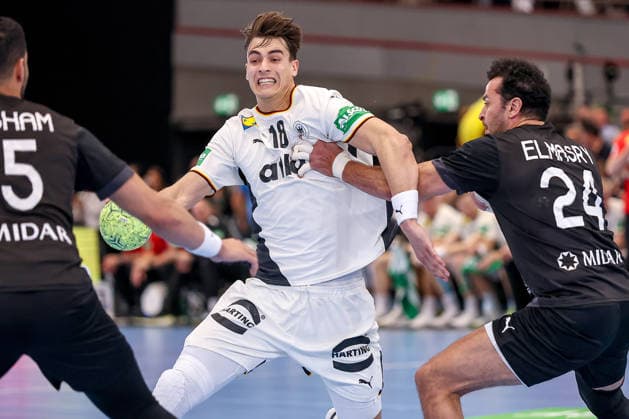 19.03.2026, Handball, Länderspiel Herren, Deutschland - Ägypten, Westfalenhalle Dortmund: Julian Köster (Germany 18) im Zweikampf gegen Ahmed Hesham (Egypt 15) Ibrahim Elmasry (Egypt 24) Nordrhein-Westfalen Deutschland