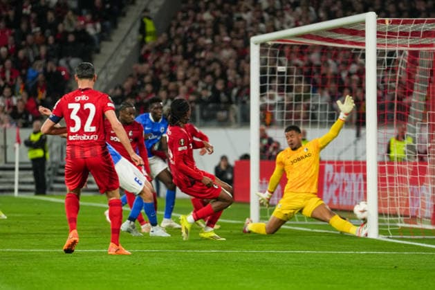 UEFA Europa League: SC Freiburg vs KRC Genk, 19.03.2026 Matte Smets (KRC Genk, 6) mit seinem Tor zum 2:1 UEFA Europa League: SC Freiburg vs KRC Genk, Europa-Park-Stadion, 19.03.2026 Copyright: xBEAUTIFULxSPORTS Boscox